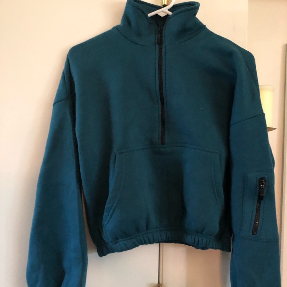 Pretty Little Thing cropped teal sweatshirt